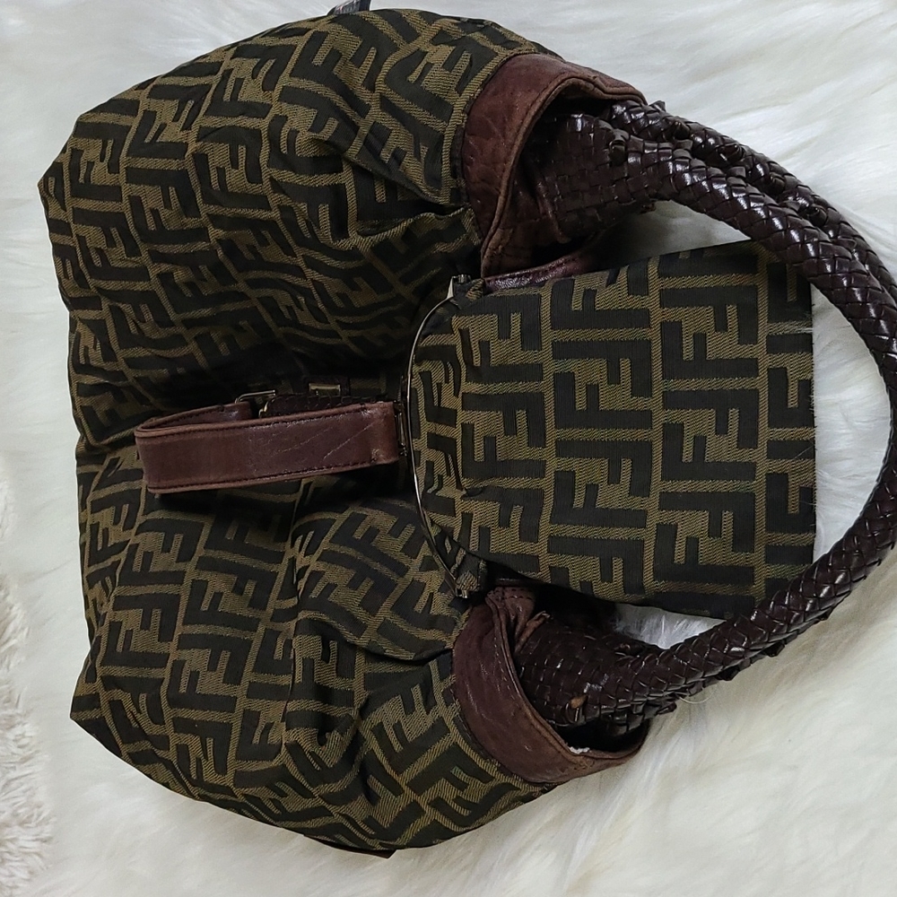 ๐ฏ Authentic Fendi Handbag ๐ - Picture 8 of 15